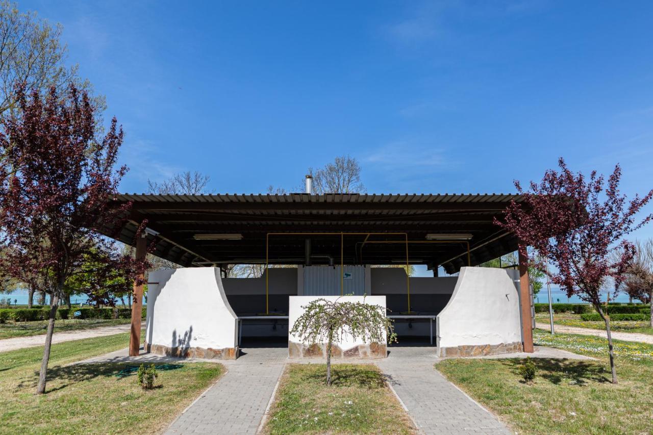 Aranypart Camping & Apartments Siofok Bagian luar foto