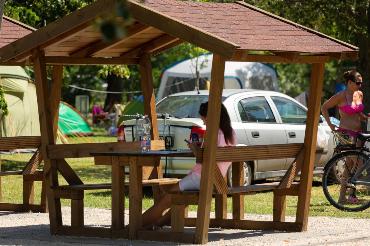 Aranypart Camping & Apartments Siofok Bagian luar foto