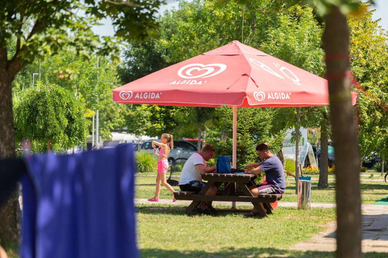 Aranypart Camping & Apartments Siofok Bagian luar foto