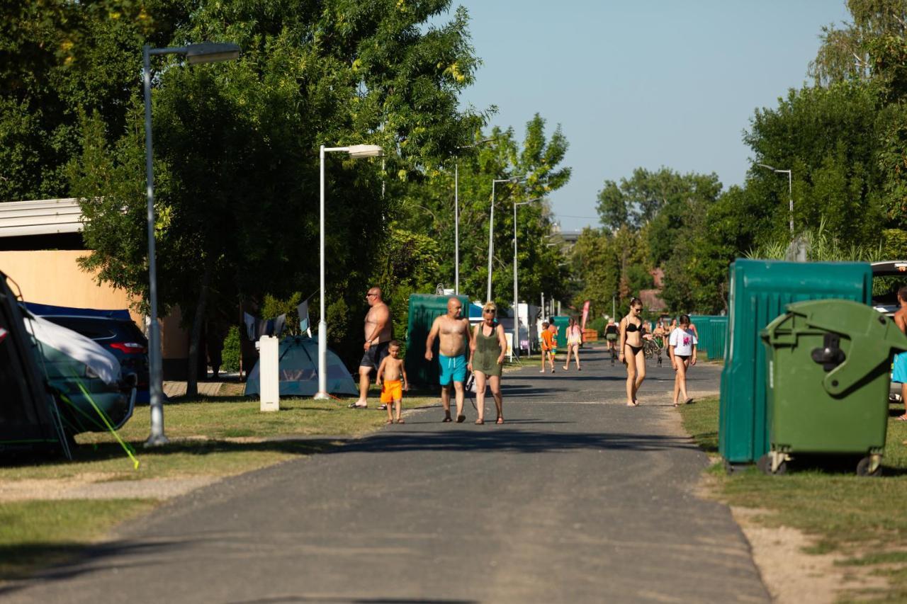 Aranypart Camping & Apartments Siofok Bagian luar foto